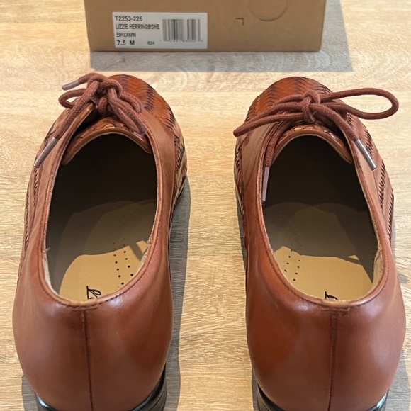 Trotters, Lizzie Derby, Flat Oxford Shoes - Picture 6 of 15